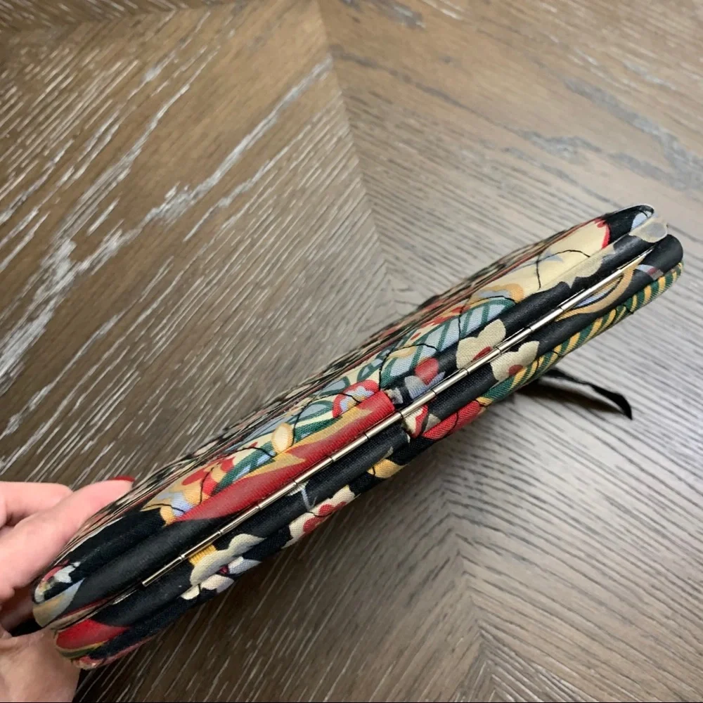 Vera Bradley 2010 Versailles quilted cloth clutch